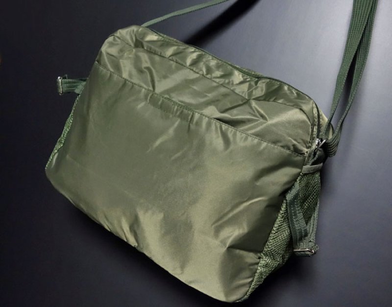 画像2: ミリタリーバッグ ナイロン ショルダーバッグ 大 メンズ 斜めがけ MA-1 タイプ 新品 / オリーブ