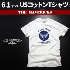画像1: USAFエアフォース・「THE MAVERICKS」ミリタリーＴシャツ・白×紺 (1)